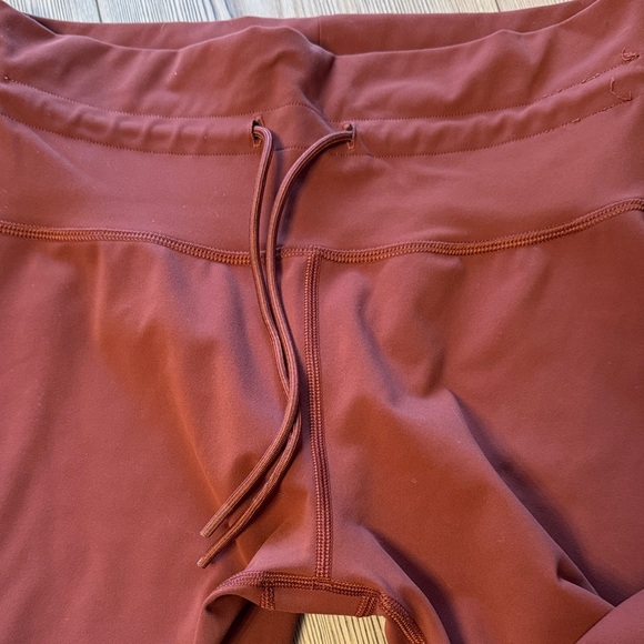 Vuori Daily Daily Legging - Brick - Picture 6 of 6